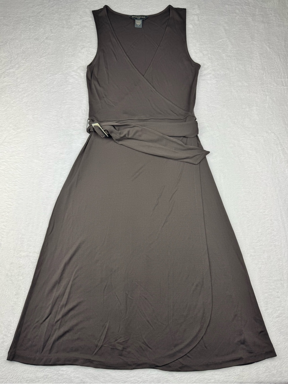 Banana Republic faux wrap dress, V-neck. Adjustable belted waist. Brown. Size S